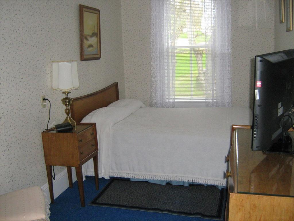 The Olde Village Inn Centreville  Стая снимка